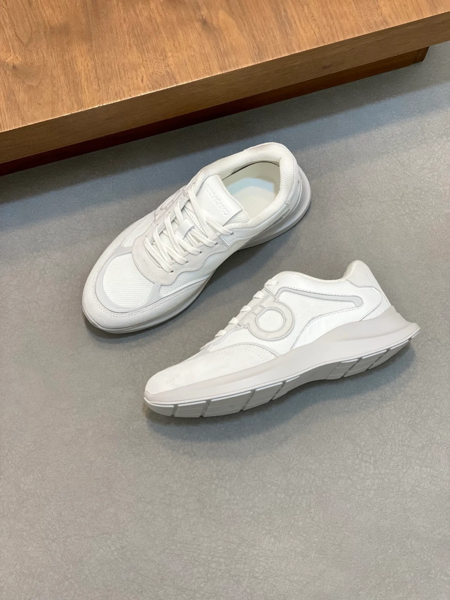 Men's men's shoes 💰700 [Ferragamo] Ferragamo - High-end quality original order - Upper: original cow suede leather with breathable mesh, brand logo sewn on the shoe body - Lining: brand canvas, foot pads; water-dyed cowhide - Outsole: rubber outsole - Super high quality control·Fine workmanship: Prominent (high-end·luxury·grade) Size: 38-44 (38 45, can be customized)